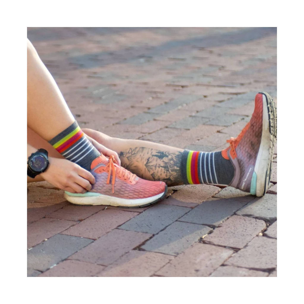 Darn Tough Vermont Women's Stride Micro Crew Ultra-Lightweight Running Sock - Gray - Lenny's Shoe & Apparel